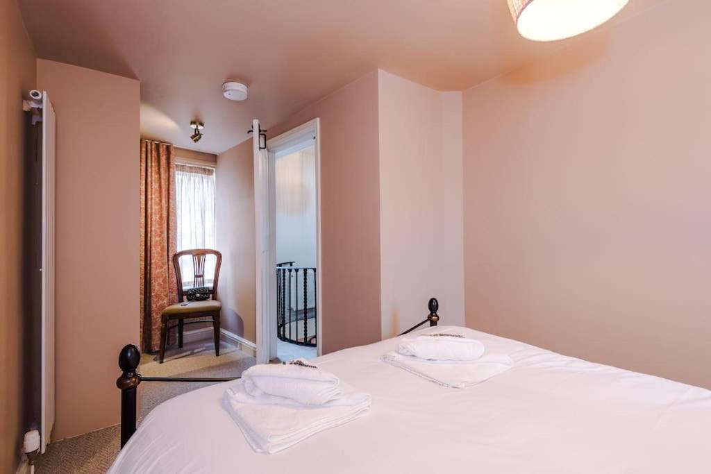 Rustic Chester Cottage Near Shops & Terrace Bagian luar foto