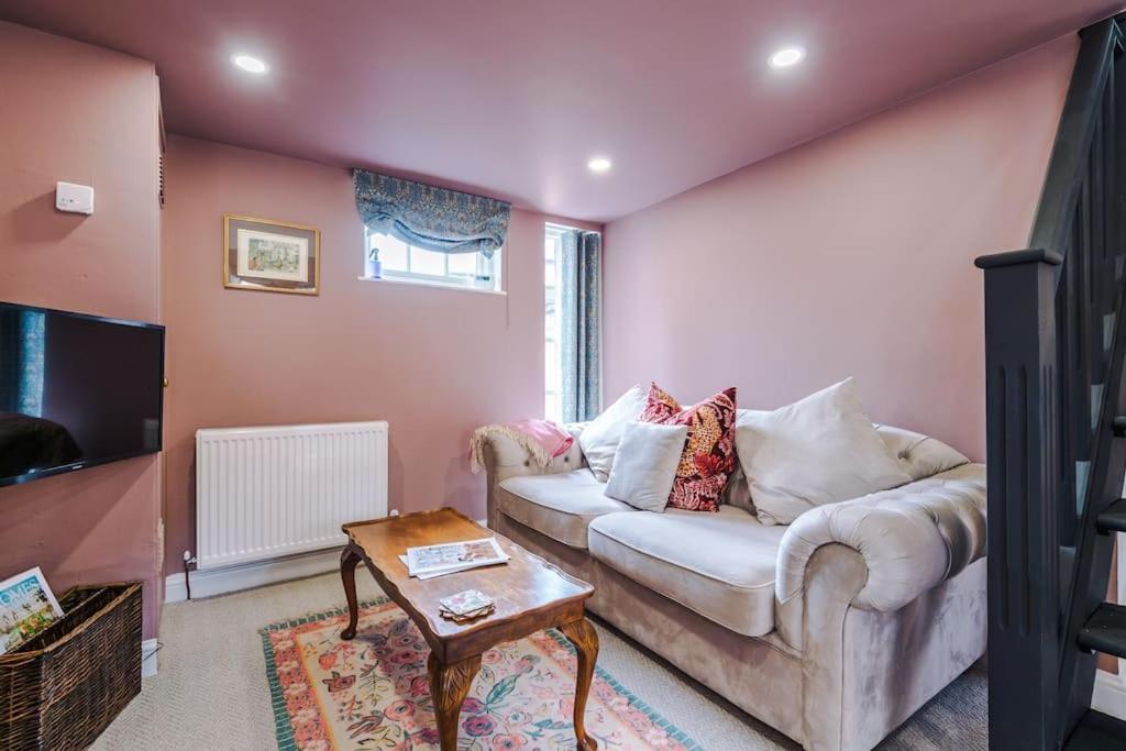 Rustic Chester Cottage Near Shops & Terrace Bagian luar foto