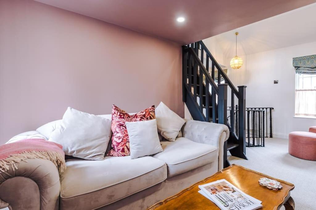 Rustic Chester Cottage Near Shops & Terrace Bagian luar foto