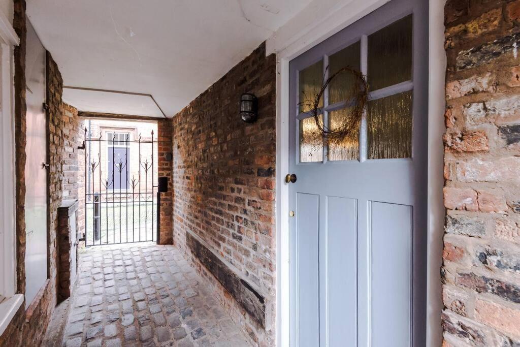 Rustic Chester Cottage Near Shops & Terrace Bagian luar foto