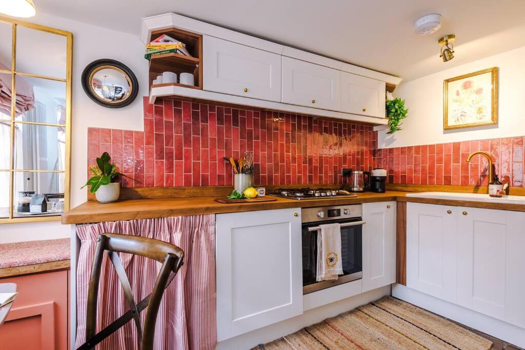 Rustic Chester Cottage Near Shops & Terrace Bagian luar foto