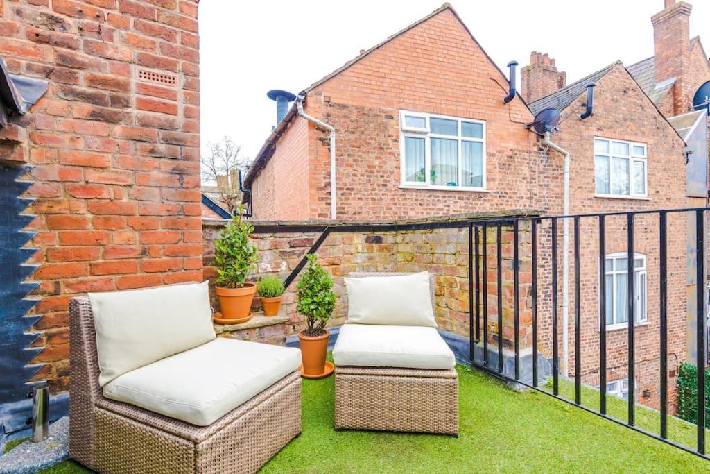 Rustic Chester Cottage Near Shops & Terrace Bagian luar foto