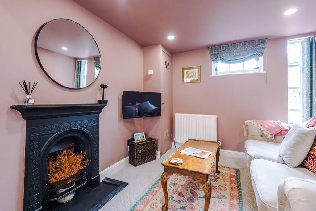 Rustic Chester Cottage Near Shops & Terrace Bagian luar foto