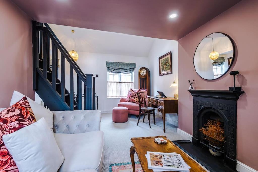 Rustic Chester Cottage Near Shops & Terrace Bagian luar foto