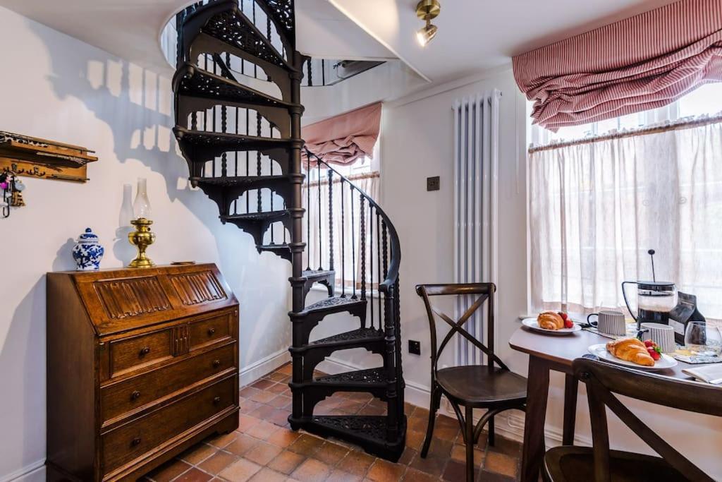 Rustic Chester Cottage Near Shops & Terrace Bagian luar foto